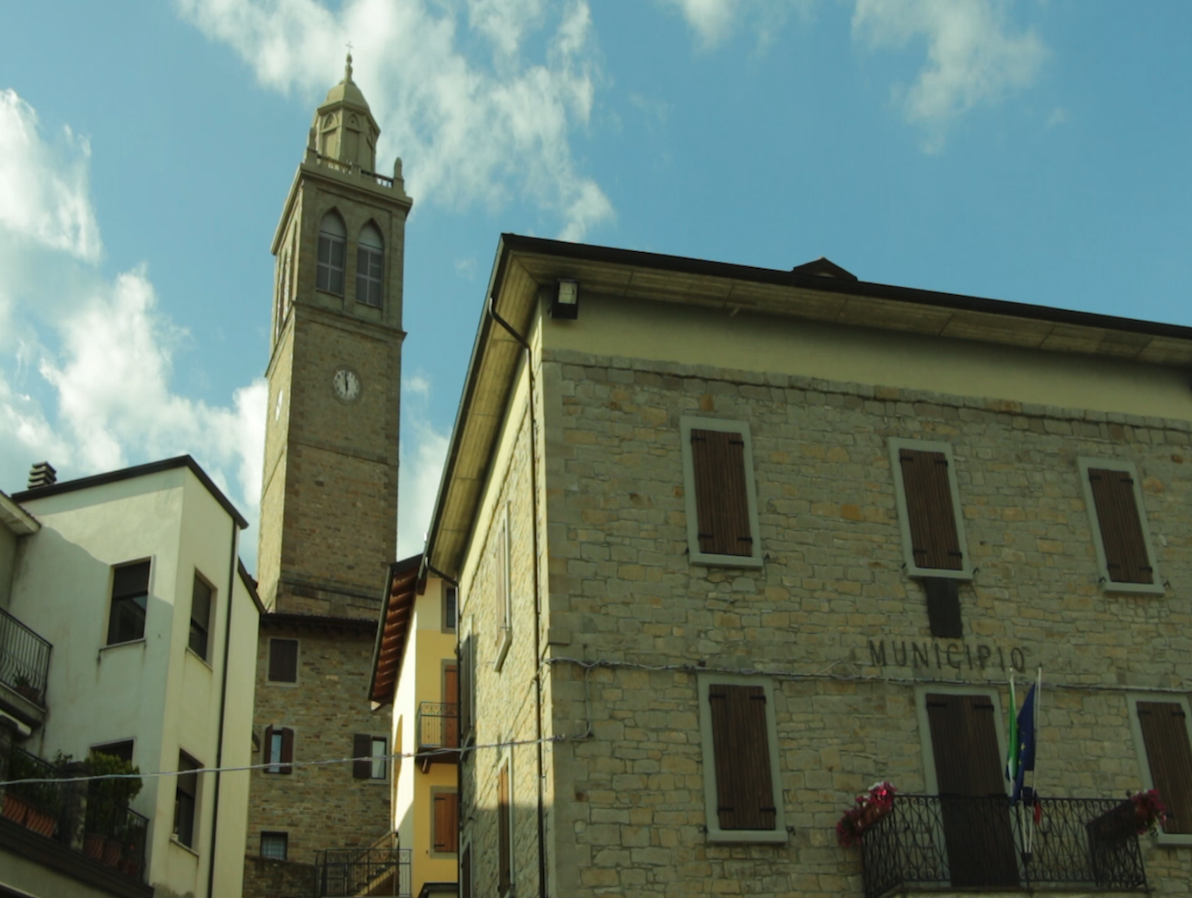 Il Campanile "piccolo" Della Chiesa Parrocchiale Della B.V. Assunta A ...